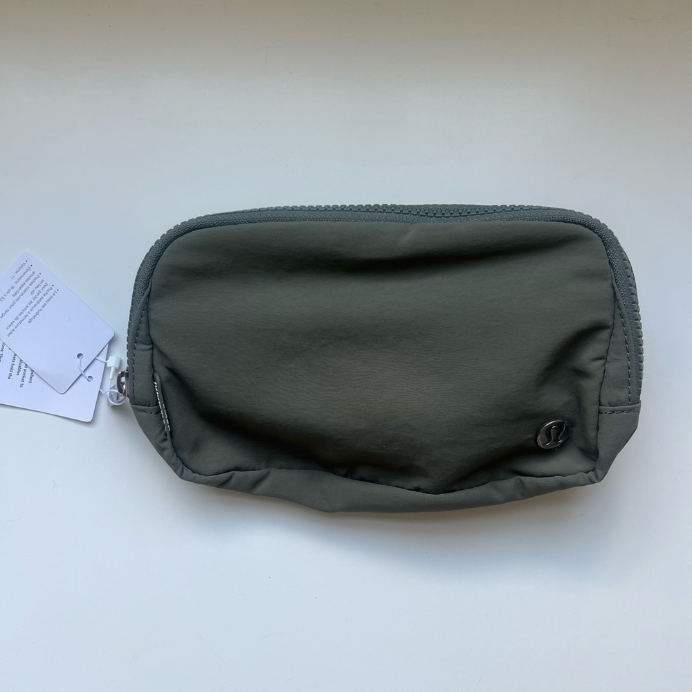 lululemon athletica Olive Toiletry Bag